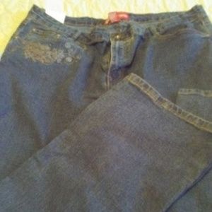Jean Bay Plus Jeans Embroidered & Rhinestone